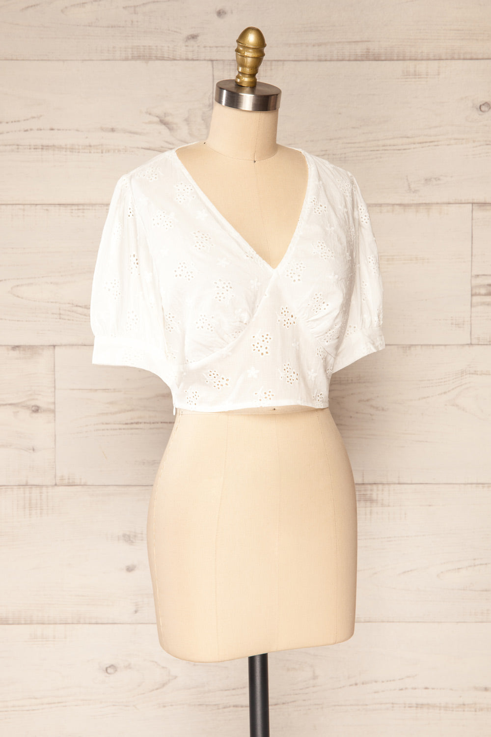 Melun White English Embroidered Crop Top | La petite garçonne side view