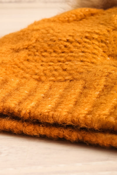 Meppel Orange Knit Tuque with Faux-Fur Pompom flat close-up | La Petite Garçonne