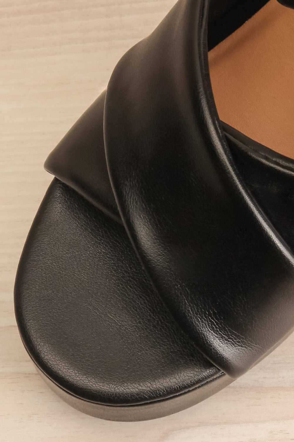 Miami Black Platform Heeled Sandals | La petite garçonne flat close-up
