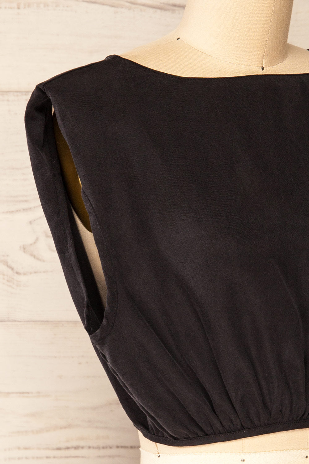 Milanowek | Shoulder Pad Open Back Cropped Top side close-up