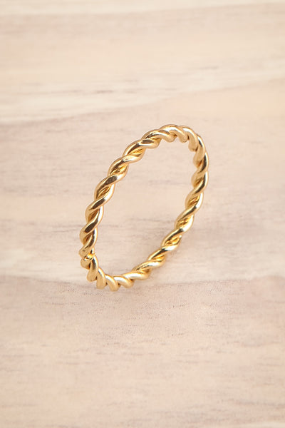 Millo | Set of 10 Stackable Minimalist Rings twist close-up