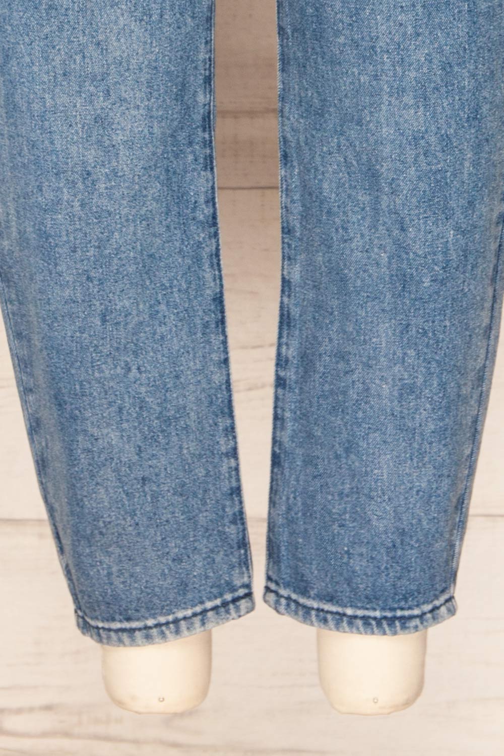 Mokrutan Blue High Waisted Mom Jeans | La petite garçonne  legs