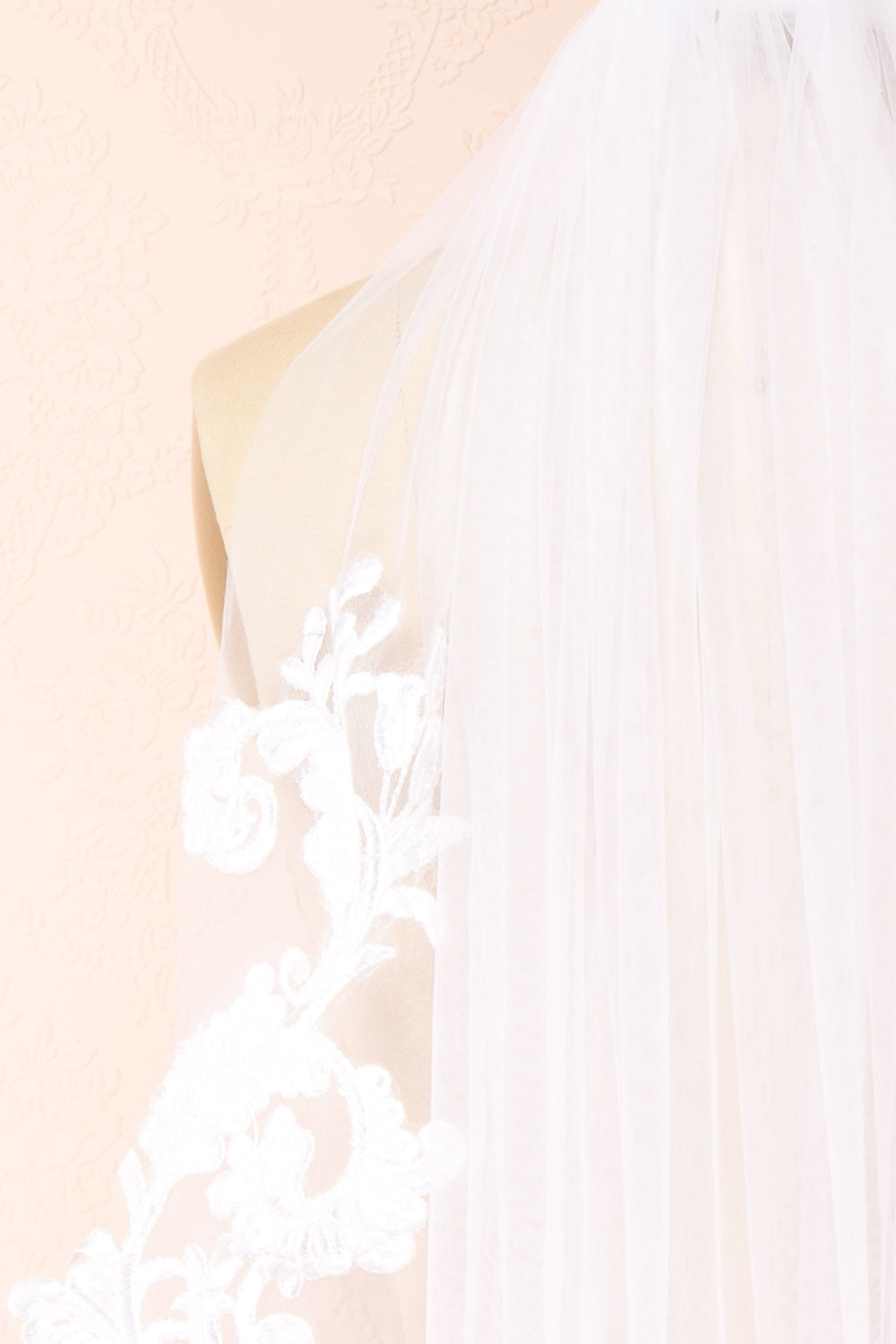 Monoceros White | Mesh Wedding Veil w/ Lace Detail