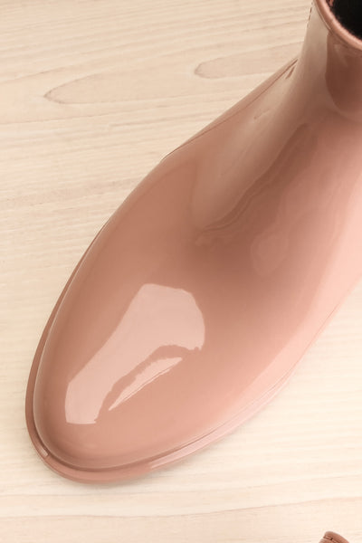 Morand Dusty Pink Rain Boots | Bottes | La petite garçonne flat close-up