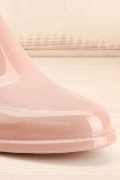 Morand Dusty Pink Rain Boots | Bottes | La petite garçonne front close-up