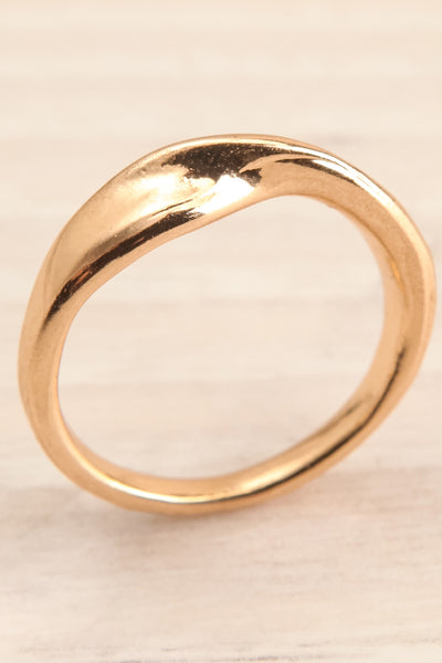Mosgiel Gold Set of 7 Stackable Minimalist Rings | La petite garçonne motif close-up