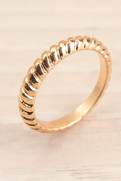 Mosgiel Gold Set of 7 Stackable Minimalist Rings | La petite garçonne ripple close-up