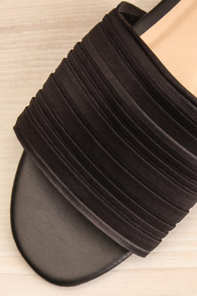 Mox Black Pleated Slide Sandals | La petite garçonne flat close-up
