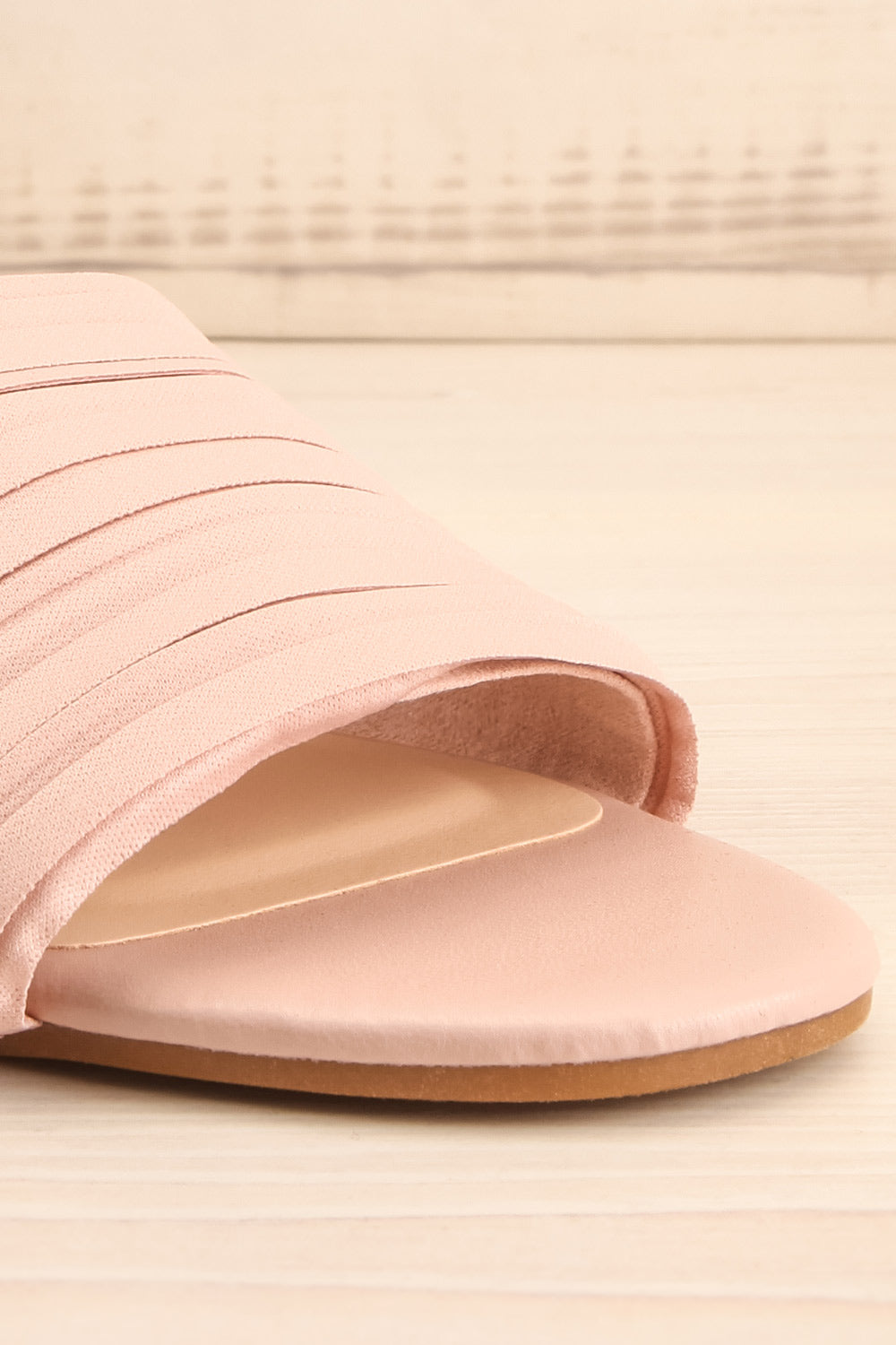 Mox Blush Pleated Slide Sandals | La petite garçonne front close-up