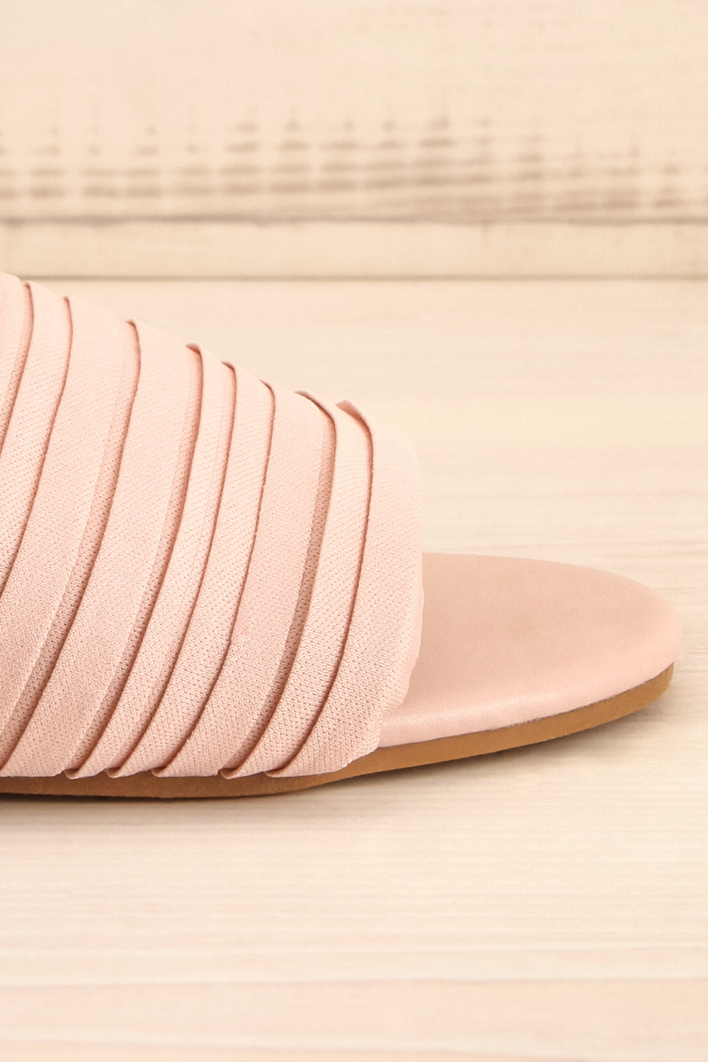 Mox Blush Pleated Slide Sandals | La petite garçonne side close-up