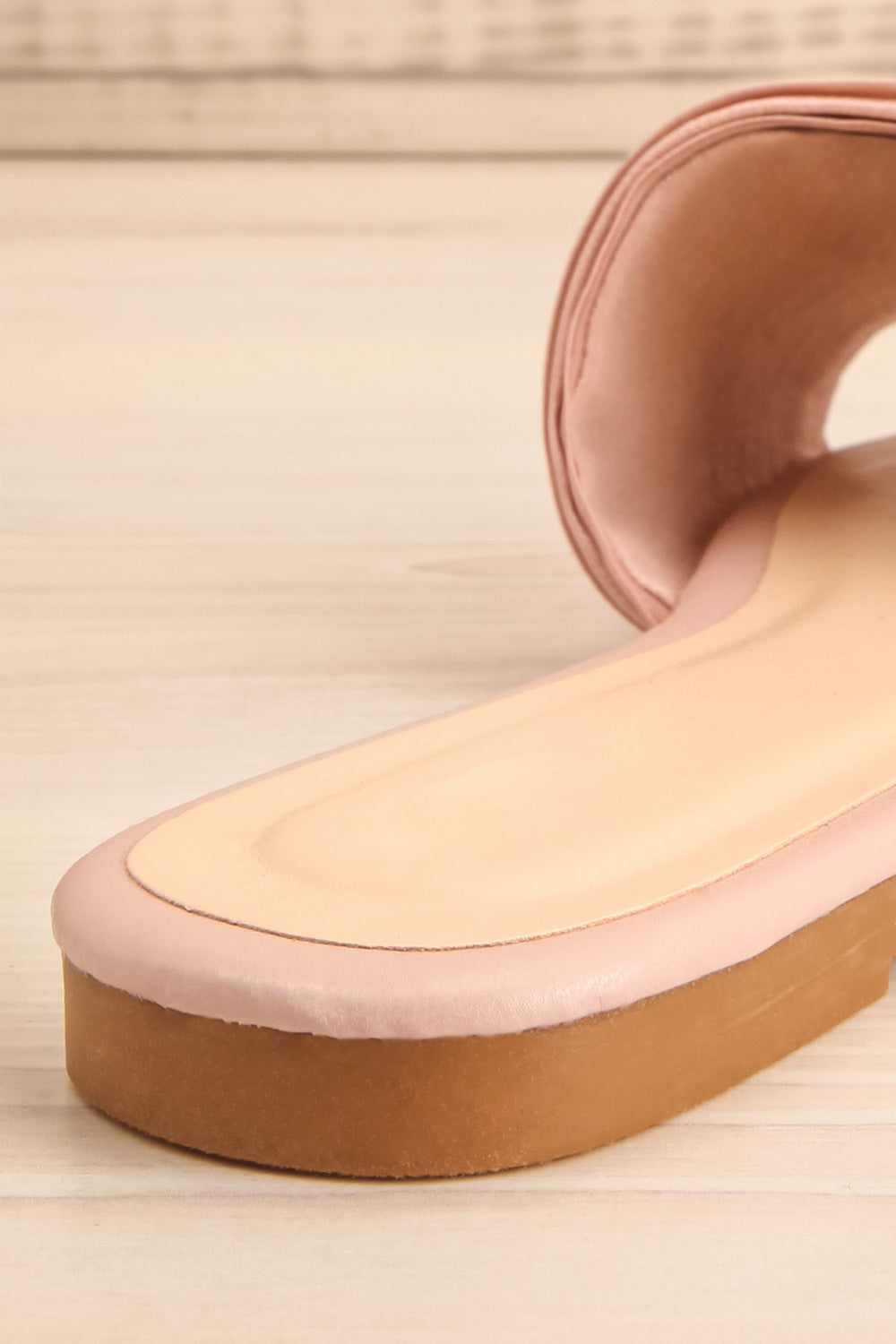 Mox Blush Pleated Slide Sandals | La petite garçonne back close-up