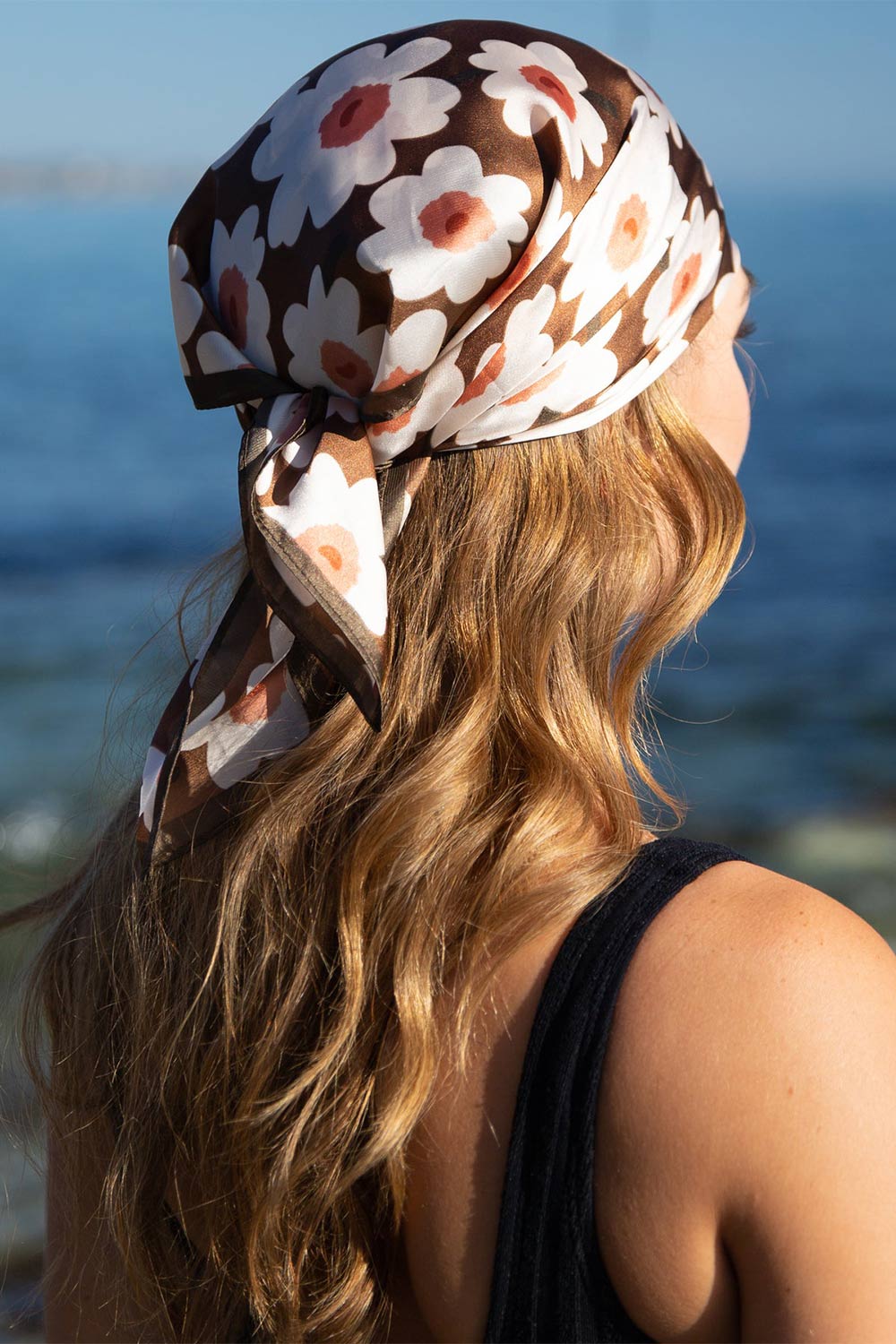 Kompsa Brown Floral Satin Scarf | La petite garçonne model