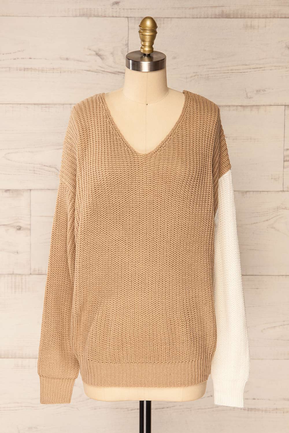 Natras Beige Knit Sweater w/ Twisted Back | La petite garçonne front view