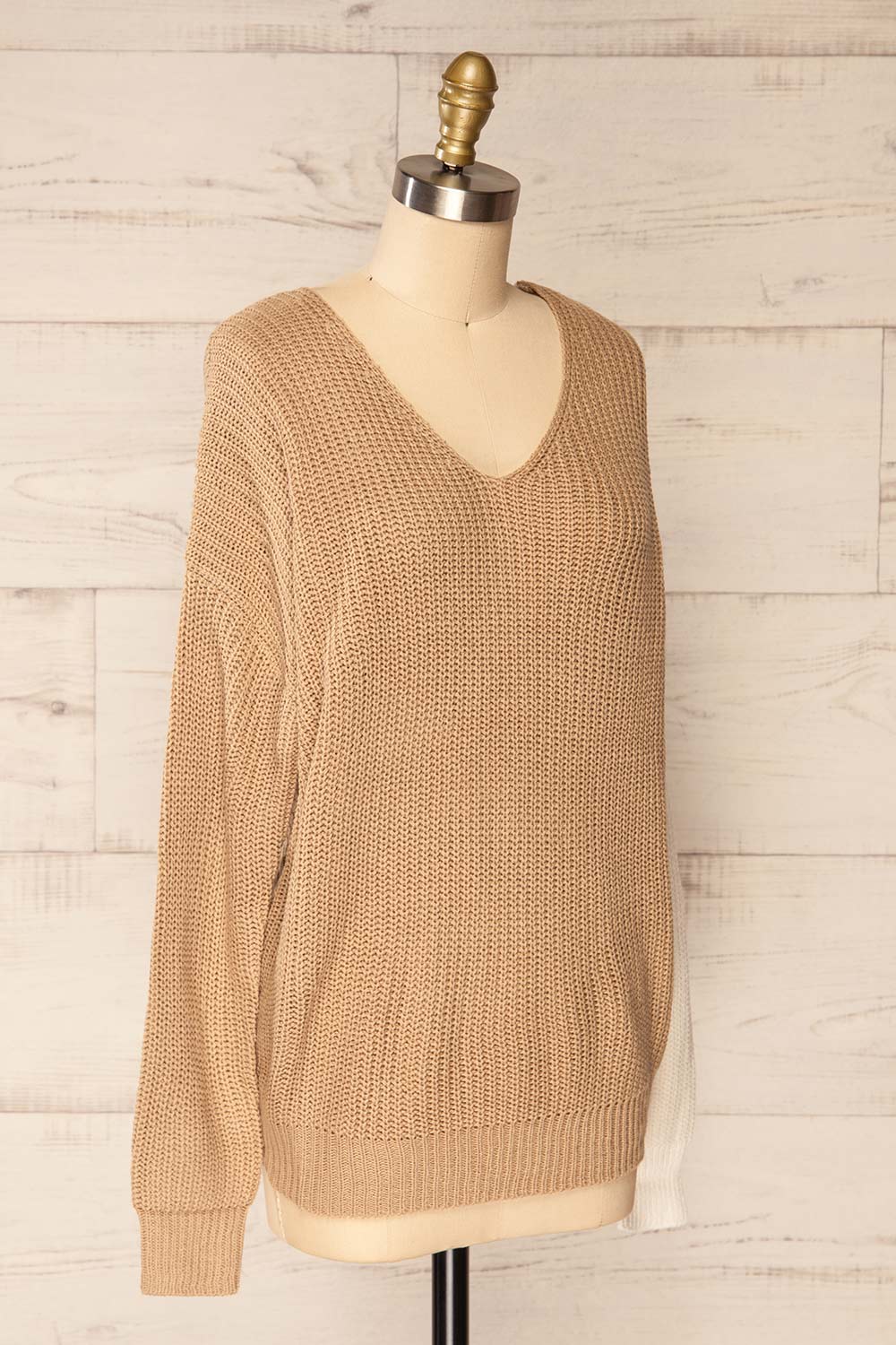 Natras Beige Knit Sweater w/ Twisted Back | La petite garçonne side view