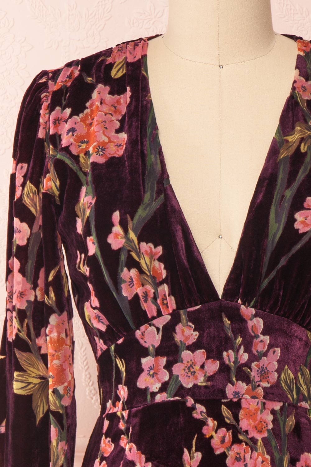 Nicoline Burgundy Dress | Robe Bourgogne | Boutique 1861 front close-up