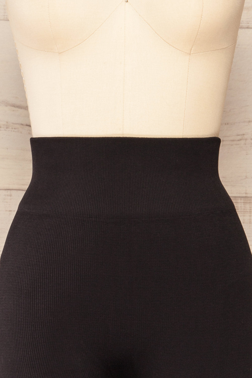 Noci Black Seamless Ribbed Biker Shorts | La petite garçonne  front close-up