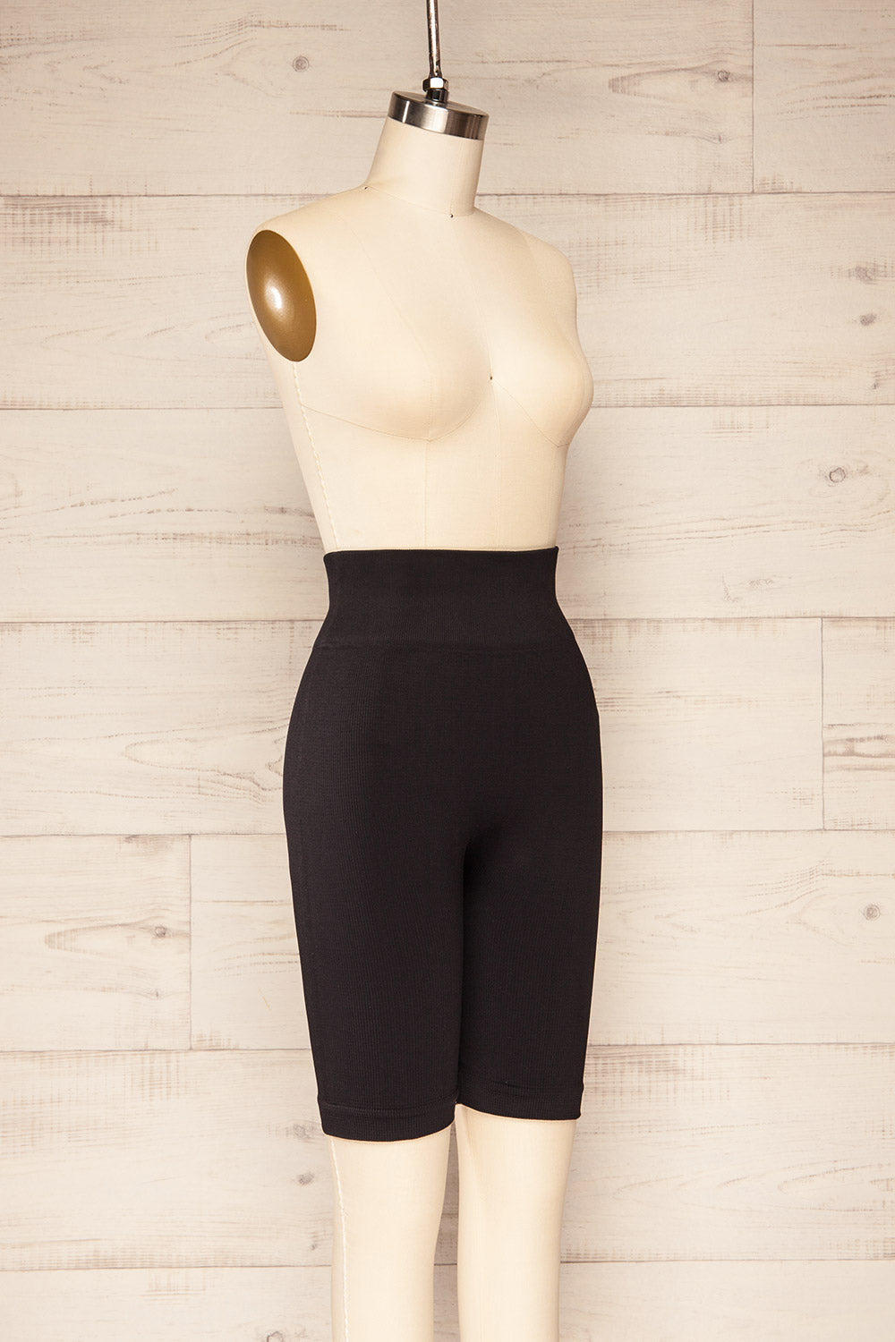 Noci Black Seamless Ribbed Biker Shorts | La petite garçonne  side view 