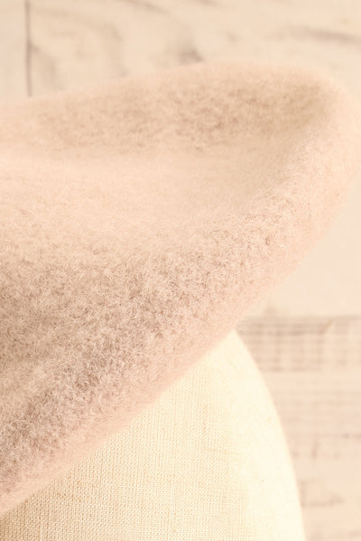 Neopy Beige Wool Beret | La petite garçonne close-up