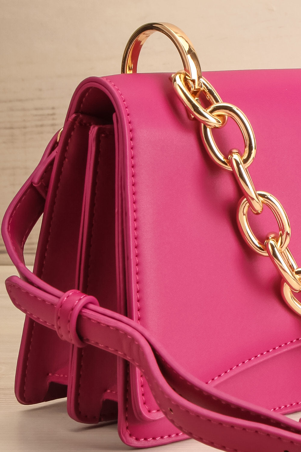 Novina Fuchsia Faux-Leather Crossbody Handbag | La petite garçonne side close-up