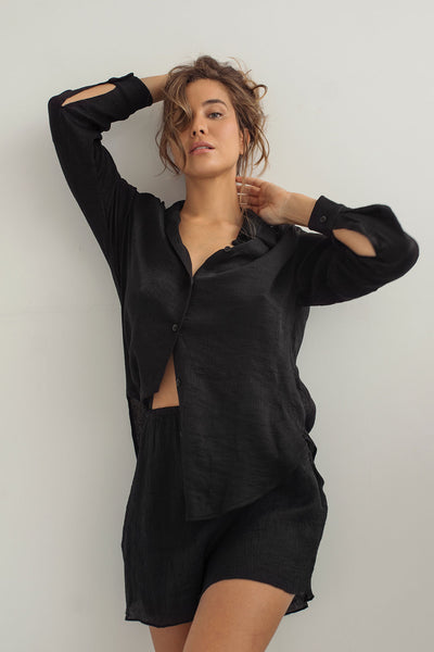 Dailystory Nubia Black | Lightweight Pleated Button-Up Shirt photoshoot