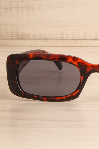 Okh Tortoise Rectangular Frame Sunglasses | La petite garçonne front close-up