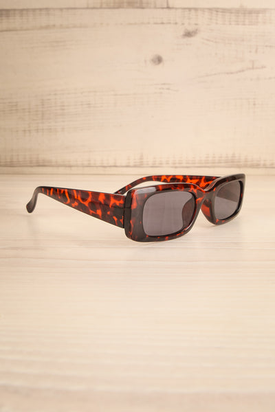 Okh Tortoise Rectangular Frame Sunglasses | La petite garçonne side view