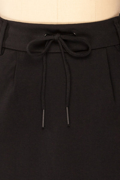 Olkusz Black High-Waisted Short Skirt | La petite garçonne front close-up