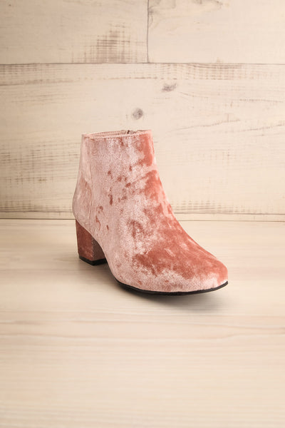 Oristano Blush Crushed Velvet Heeled Ankle Boots | La Petite Garçonne 3
