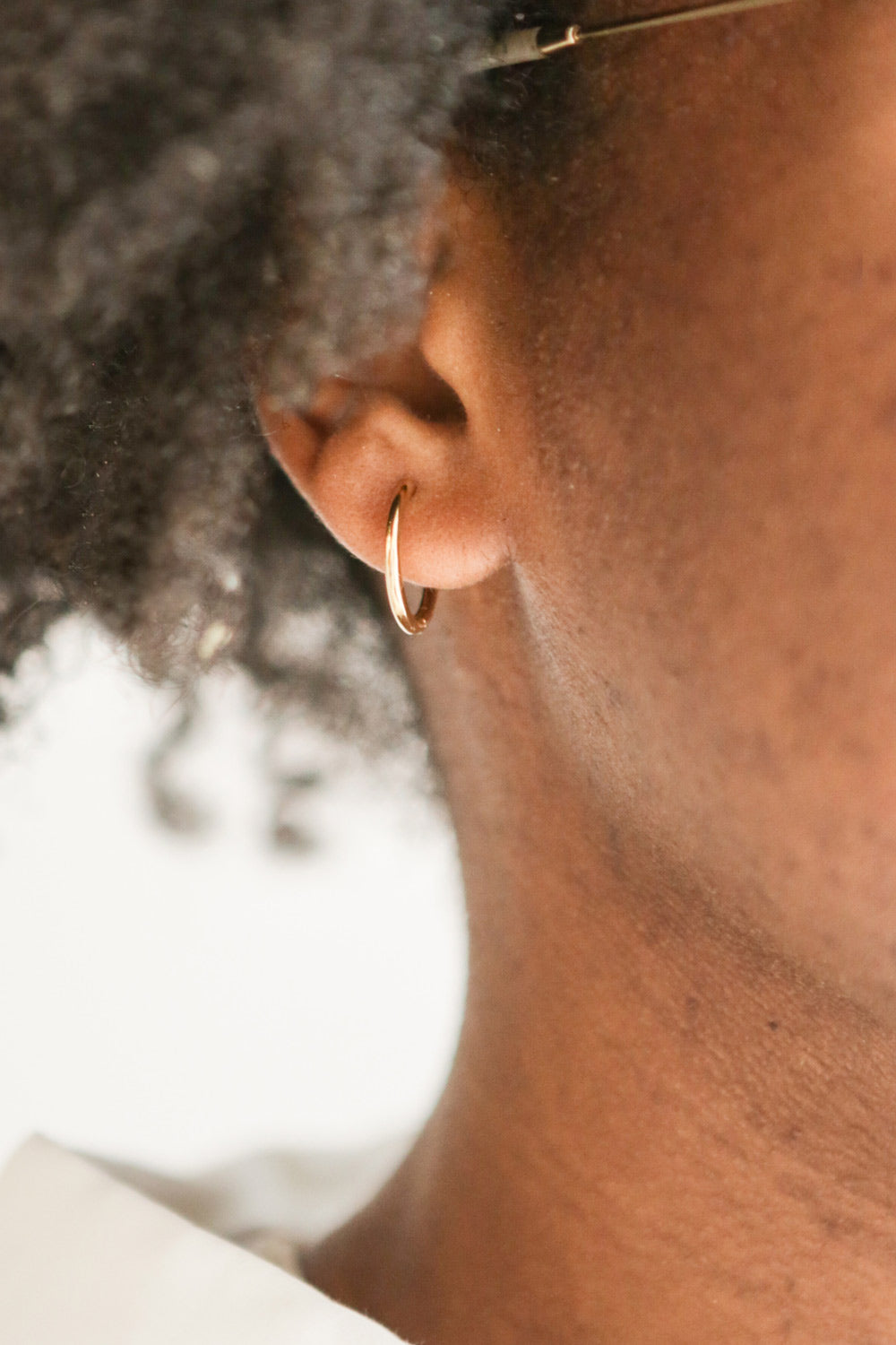 Ositaut Minimalist 14k Gold Dipped Hoop Earrings | La petite garçonne model