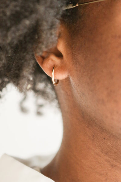 Ositaut Minimalist 14k Gold Dipped Hoop Earrings | La petite garçonne model