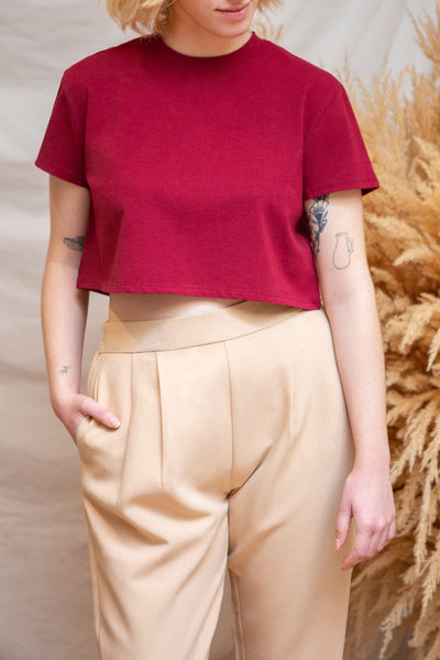 Ovca Burgundy Cropped T-Shirt | La petite garçonne model