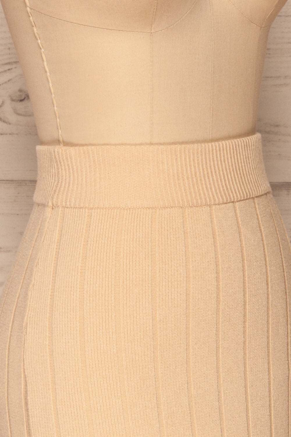 Padova Beige Knit Skirt | Jupe Beige | La Petite Garçonne side close-up