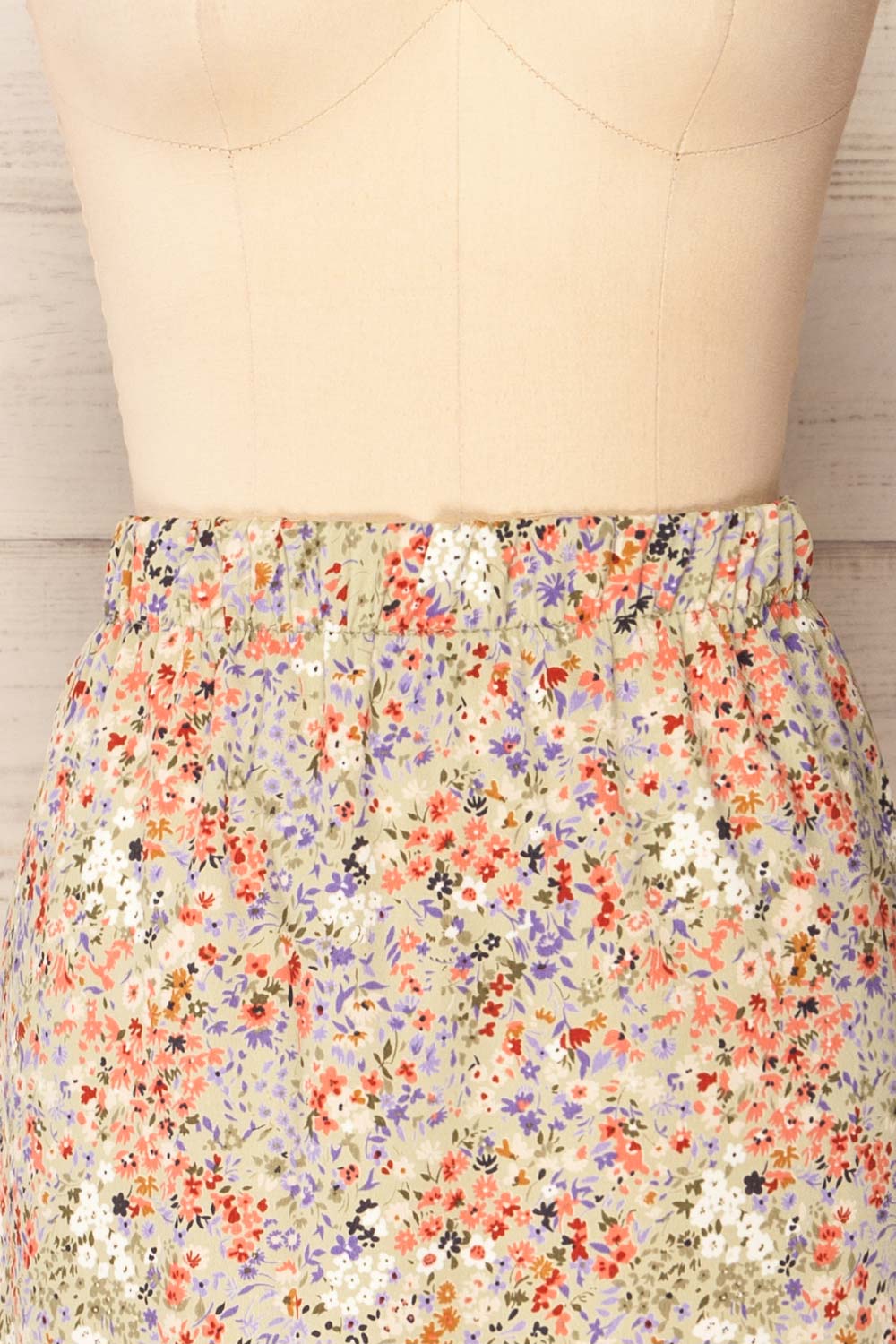 Pajai Floral Print Midi Skirt w/ Elastic Waist | La petite garçonne front close-up