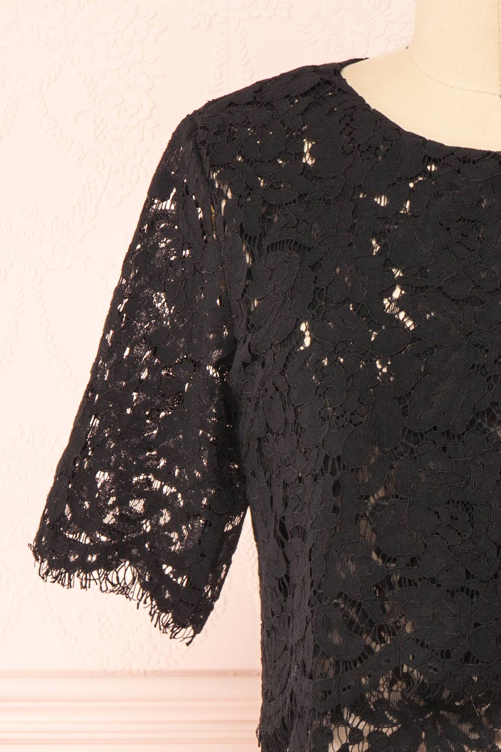 Paora Black Short Sleeve Lace Crop Top