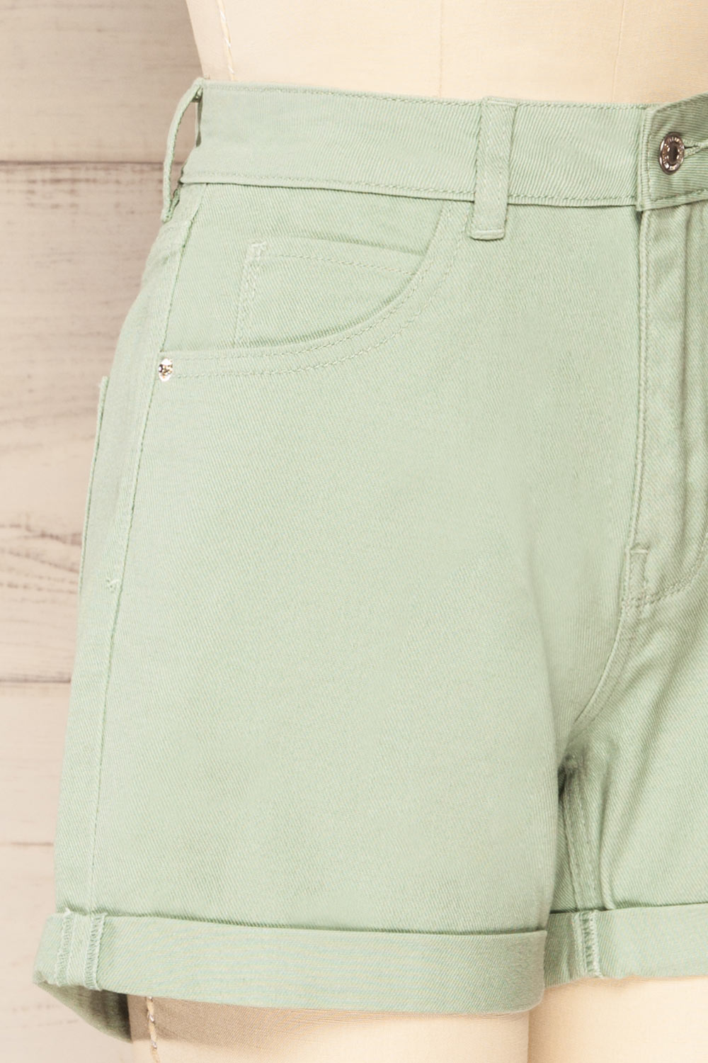 Park Green High-Waisted Denim Shorts | La petite garçonne side close-up