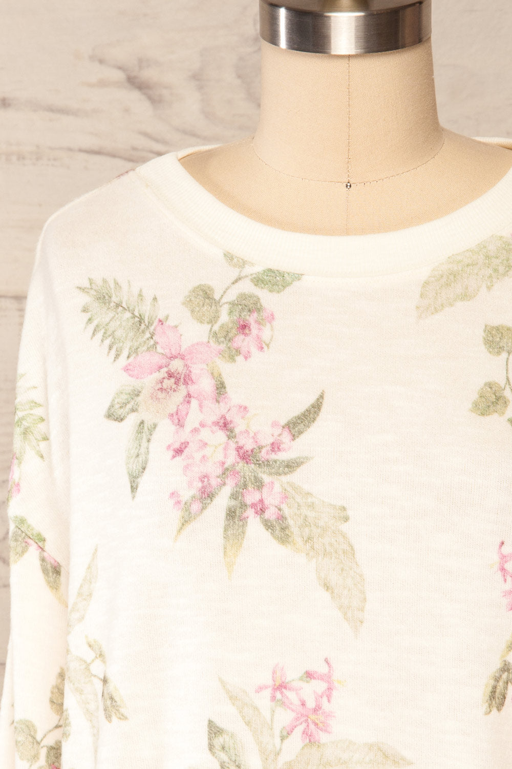 Paszkow White Floral Crew Neck Sweater | La petite garçonne front close up