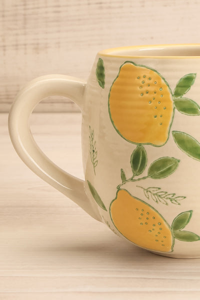Penche Beige Mug w/ Lemons & Leaves | La petite garçonne handle