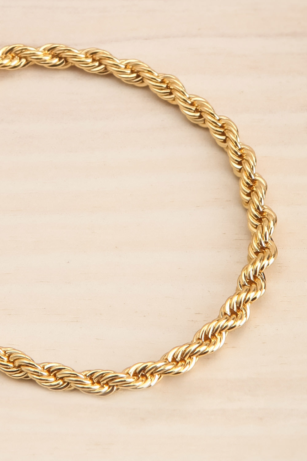 Perishton Gold Twisted Chain Bracelet | La petite garçonne close-up