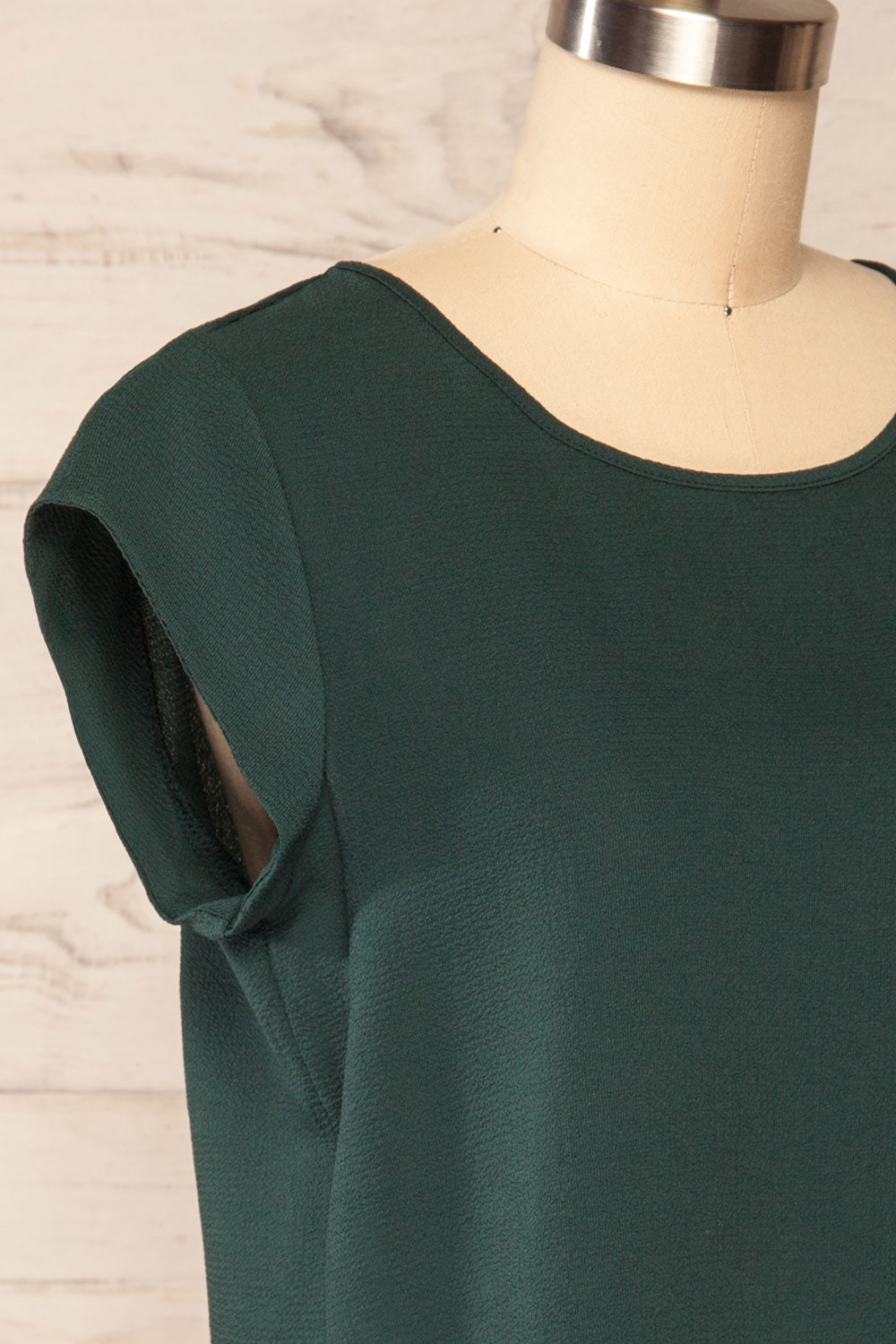 Perth Green Crepe Short Sleeve Blouse | La petite garçonne side close up