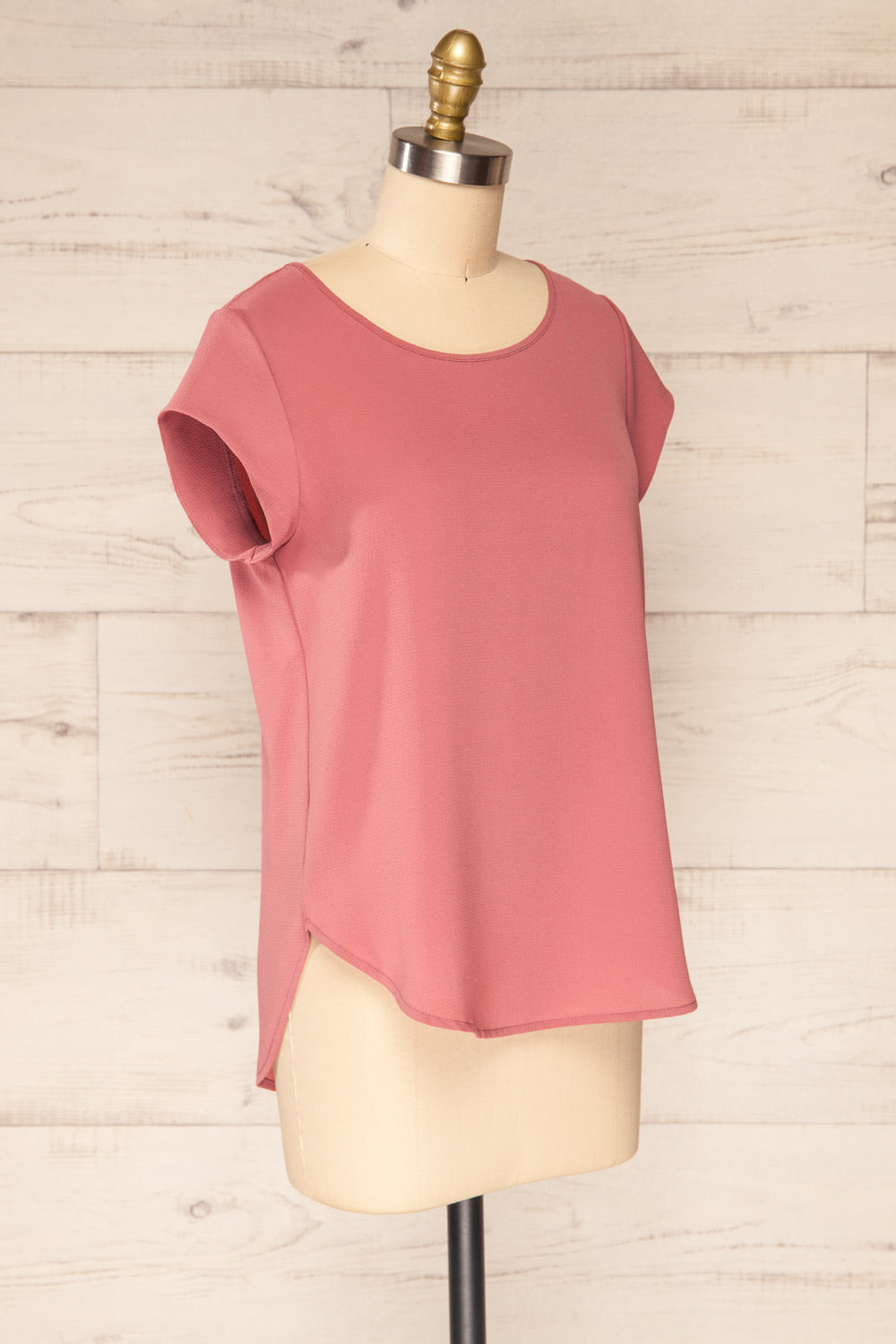 Perth Pink Crepe Short Sleeve Blouse | La petite garçonne side view