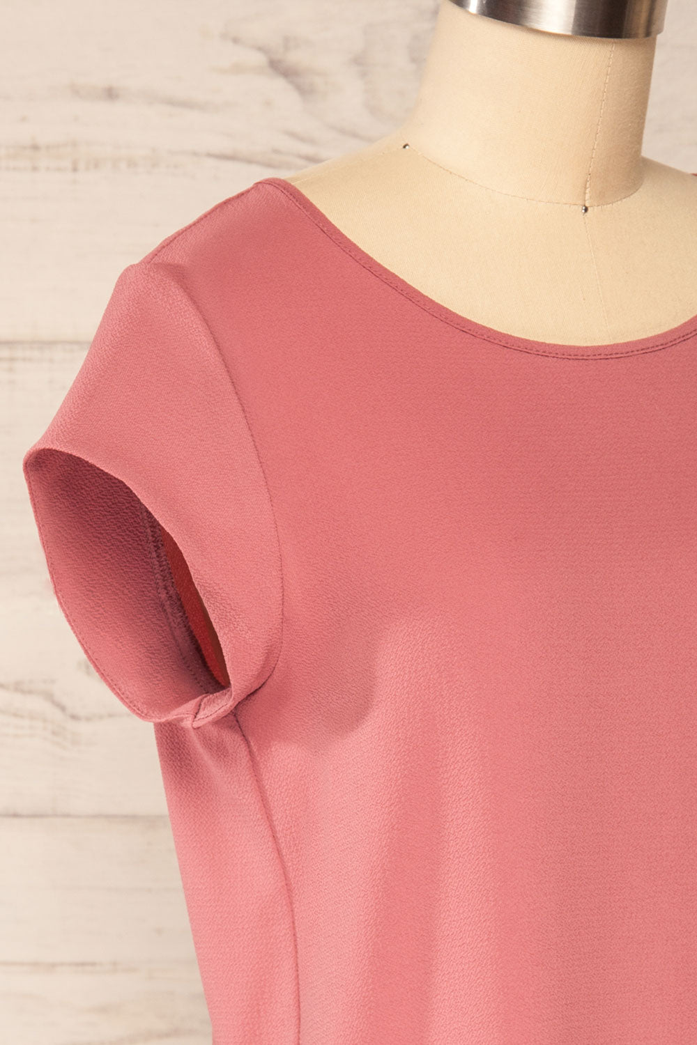 Perth Pink Crepe Short Sleeve Blouse | La petite garçonne side close up