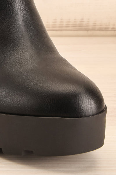 Phalaborwa Black Matte Heeled Chelsea Boots | La petite garçonne front close-up