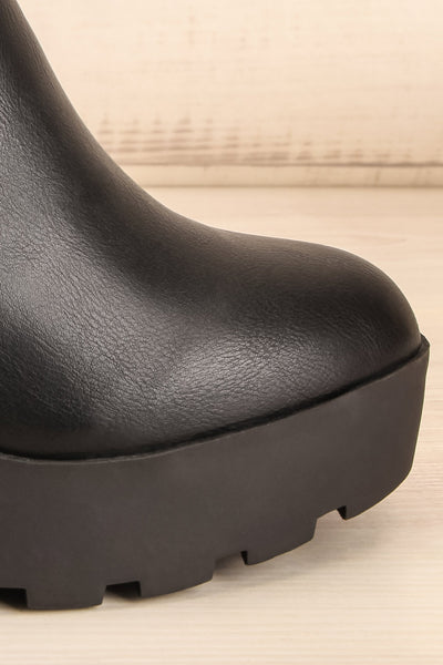 Phalaborwa Black Matte Heeled Chelsea Boots | La petite garçonne side close-up