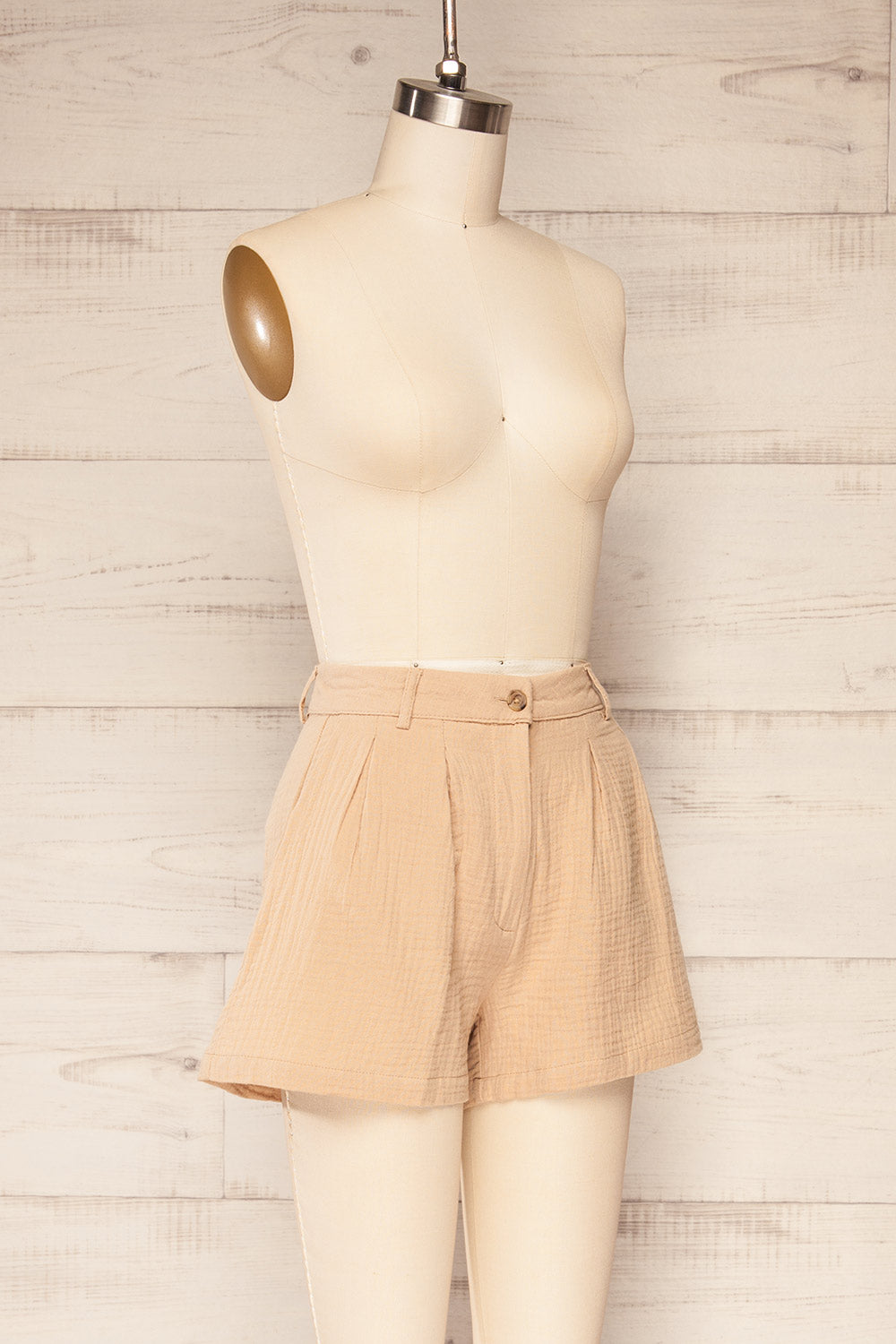 Piaski Beige Pleated Shorts | La petite garçonne side view