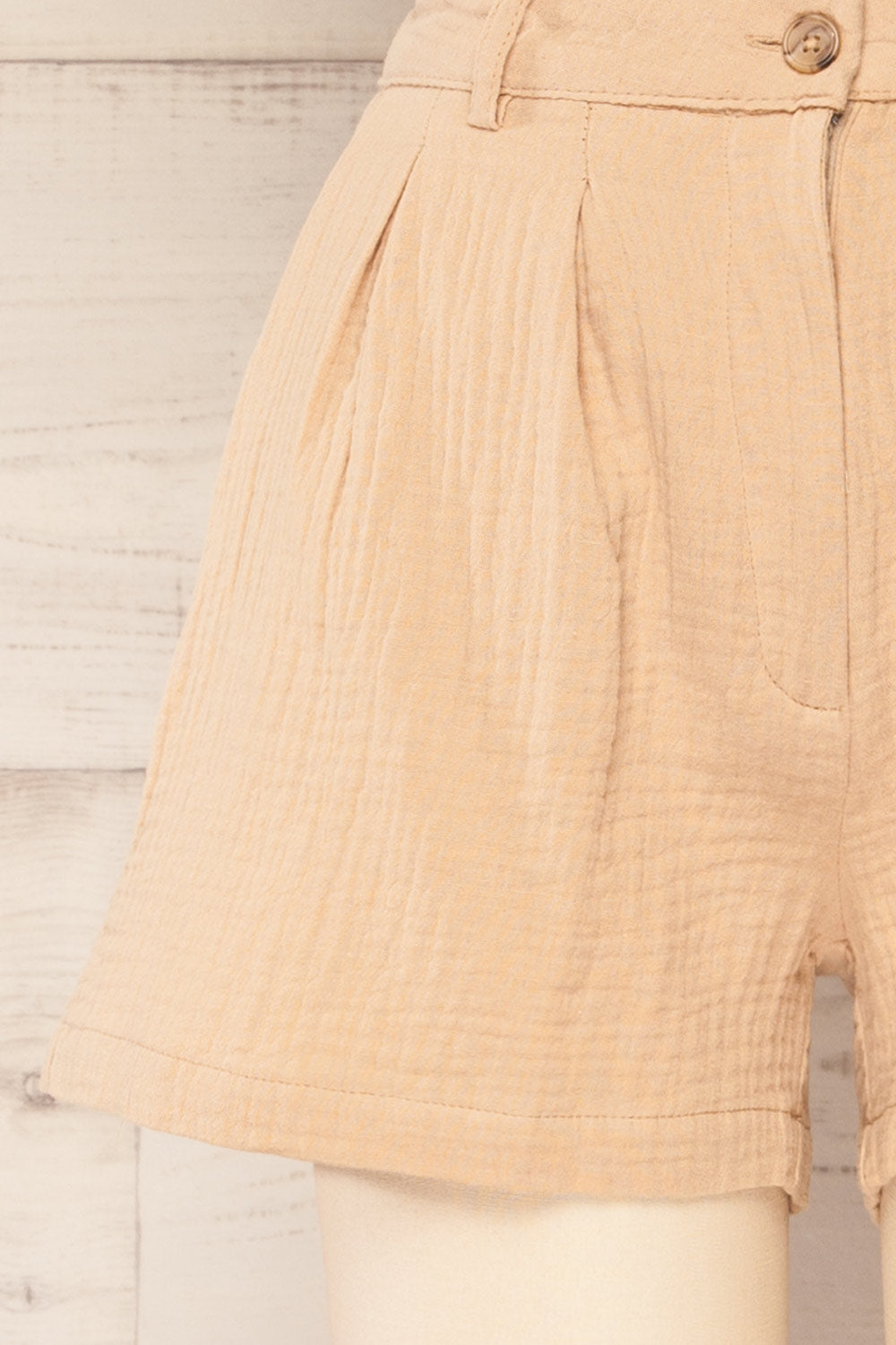 Piaski Beige Pleated Shorts | La petite garçonne bottom