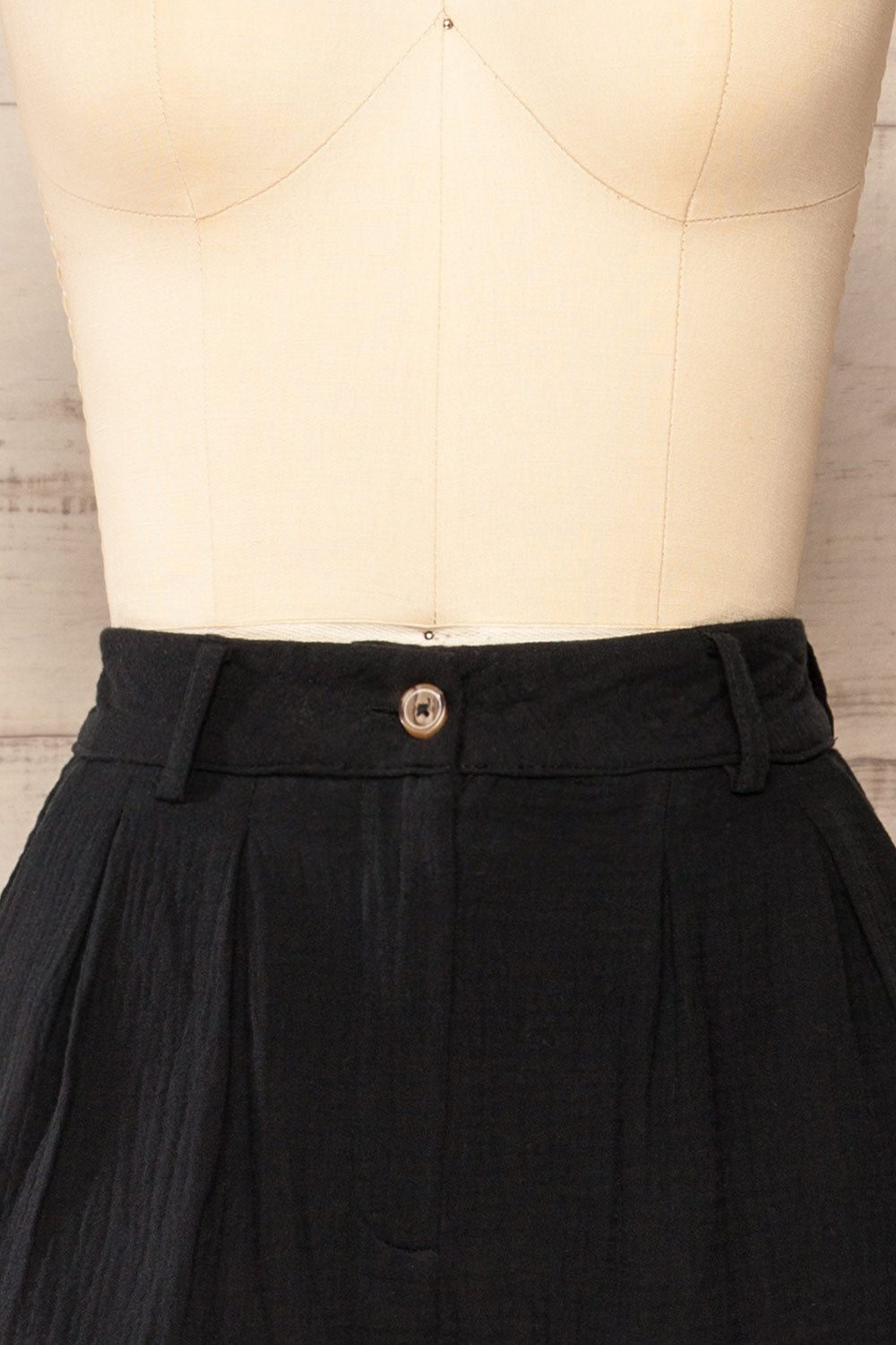 Piaski Black Pleated Shorts | La petite garçonne front close-up
