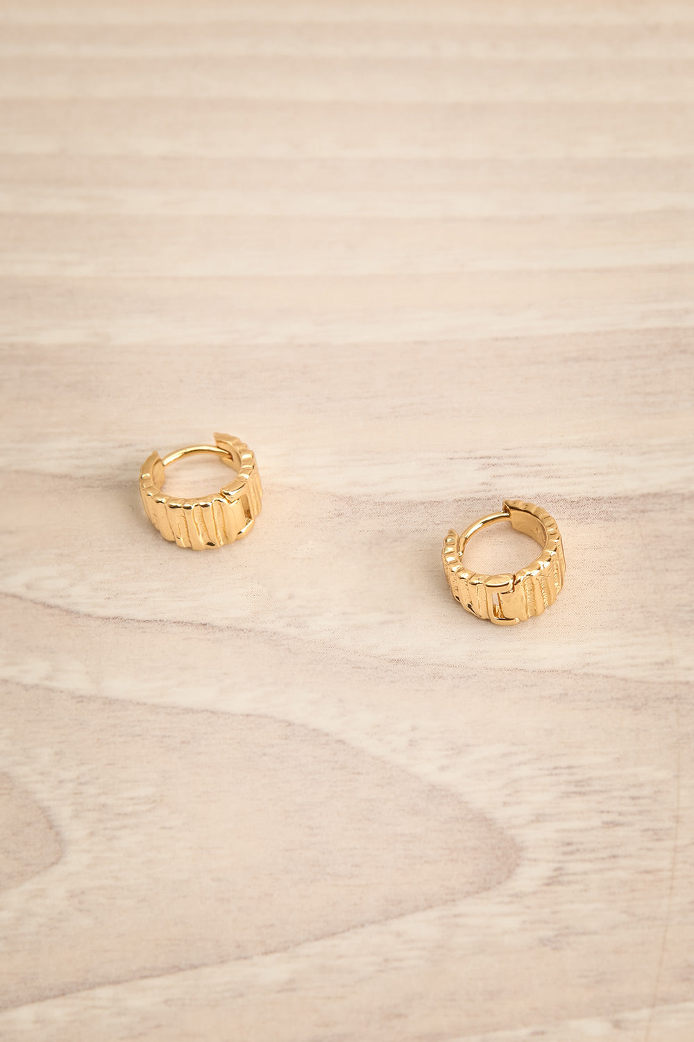 Pietersaari Gold | Small Textured Hoop Earrings