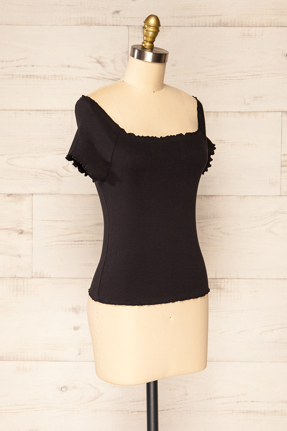 Pila Black Ribbed Short Sleeve Top w/ Frills | La petite garçonne side view 