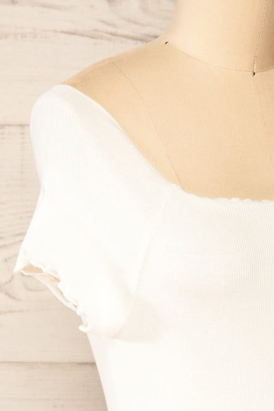 Pila White Ribbed Short Sleeve Top w/ Frills | La petite garçonne side close-up