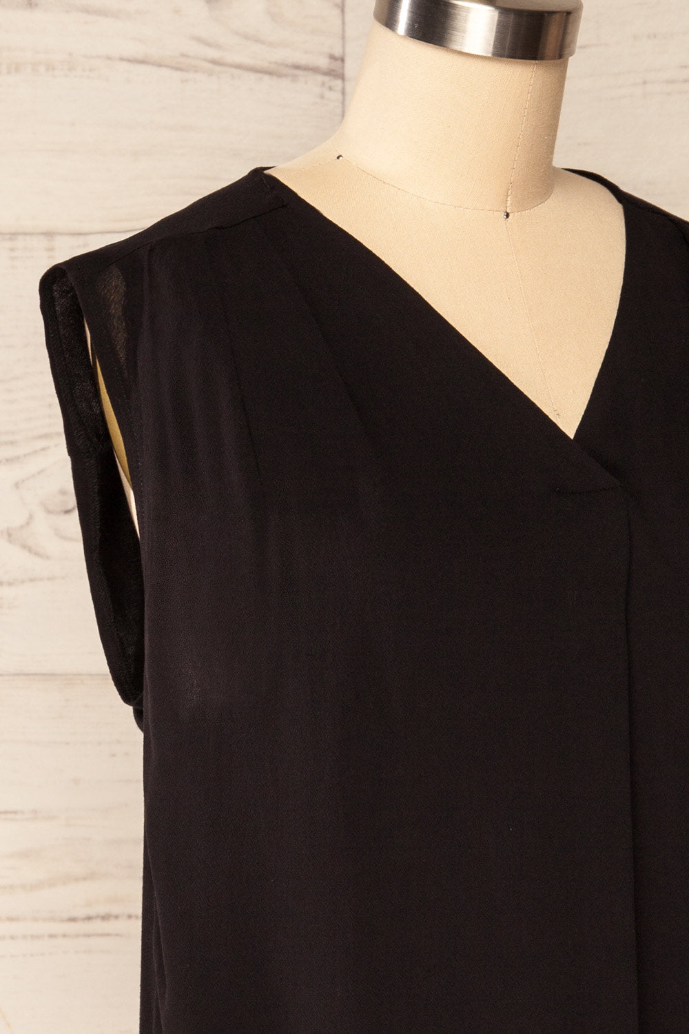 Plonsk Black Sleeveless V-Neck Blouse | La petite garçonne side close up